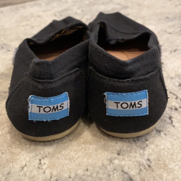 Toms women’s black slip on. - Picture 2 of 6